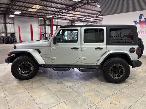 Used 2023 Jeep Wrangler Unlimited Sahara w/ Cold Weather Group AWD/4WD image 11