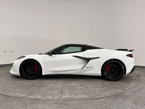 Used 2025 Chevrolet Corvette Z06 RWD image 2