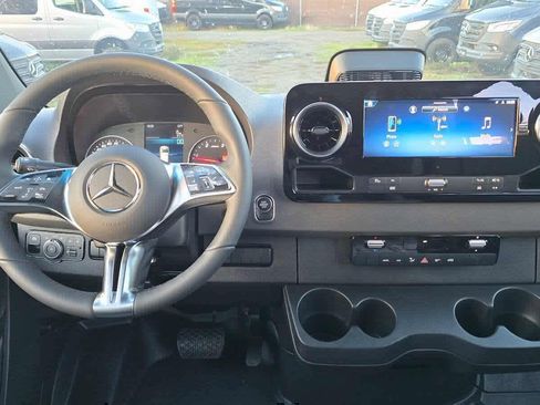 New 2026 Mercedes-Benz Sprinter 2500 image 18