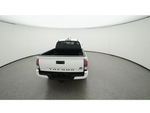 Used 2022 Toyota Tacoma TRD Sport w/ Technology Package AWD/4WD image 9