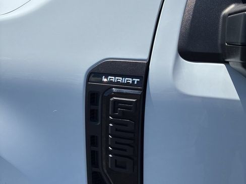 Used 2023 Ford F250 Lariat w/ Black Appearance Package AWD/4WD image 6