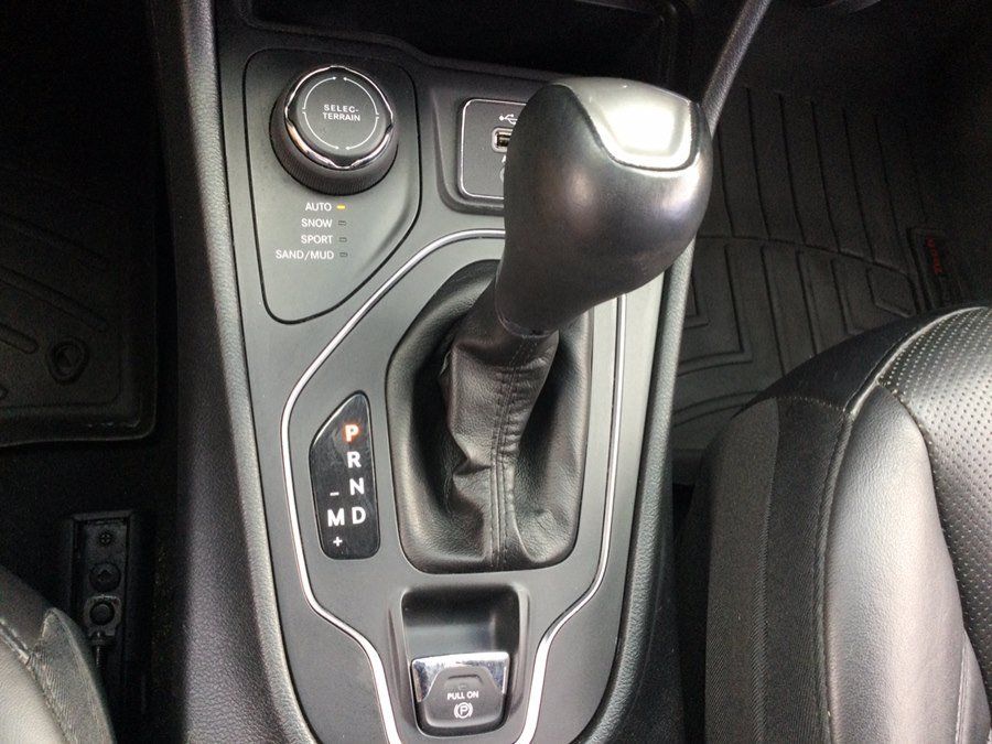 Used 2019 Jeep Cherokee High Altitude AWD/4WD image 38