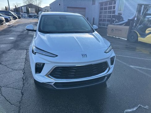 Used 2025 Buick Encore GX Preferred w/ Comfort Package image 5