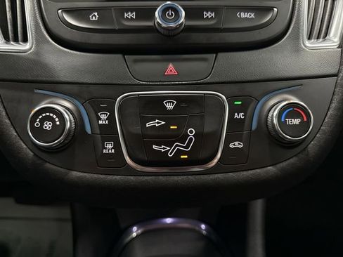 Used 2017 Chevrolet Malibu LT FWD image 15
