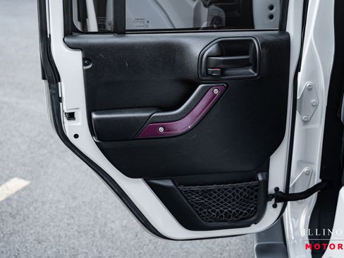 Used 2016 Jeep Wrangler Unlimited Sahara image 25