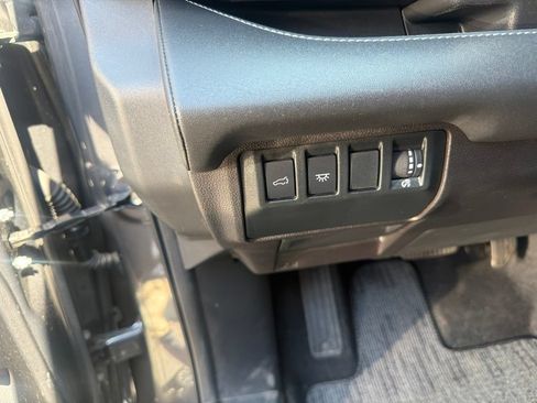 Used 2023 Subaru Ascent Touring AWD/4WD image 16