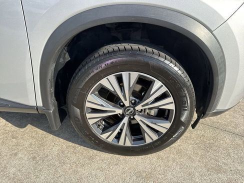 Used 2023 Nissan Rogue SV image 60