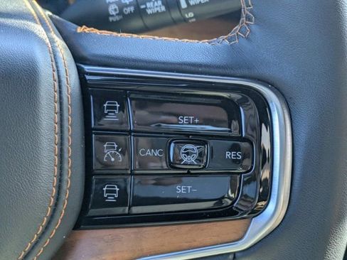 Used 2023 Jeep Grand Wagoneer Series III AWD/4WD image 22