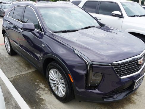Used 2024 Cadillac XT4 Luxury w/ Cold Weather Package FWD image 3