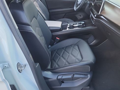 Used 2024 Volkswagen Atlas SE image 17