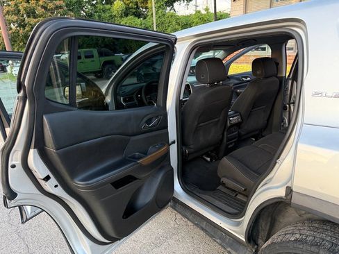 Used 2017 GMC Acadia SLE FWD image 12
