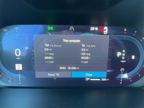 Certified 2025 Volvo XC40 B5 Plus image 23