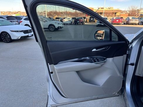 Used 2019 Cadillac XT4 Luxury w/ Cold Weather Package image 10