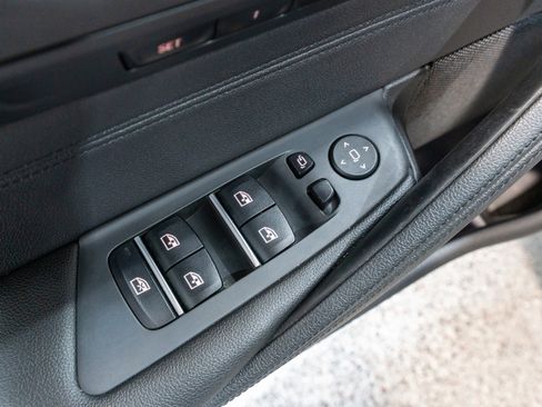 Used 2019 BMW 530i xDrive w/ Convenience Package image 12