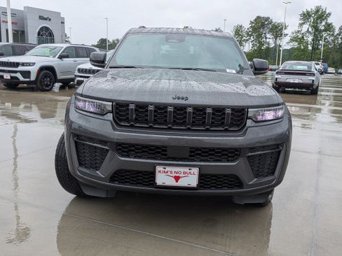 New 2026 Jeep Grand Cherokee L 4WD image 8