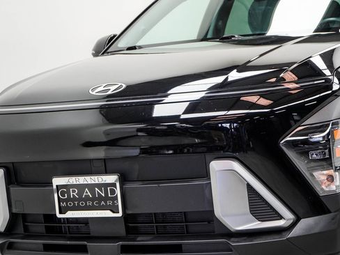 Used 2025 Hyundai Kona SEL image 2