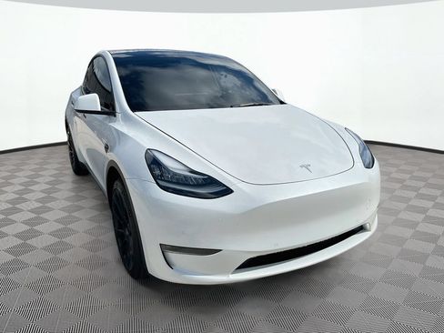 Used 2022 Tesla Model Y Long Range AWD/4WD image 3