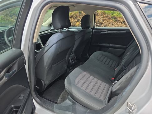 Used 2018 Ford Fusion SE w/ Fusion SE Technology Package FWD image 6