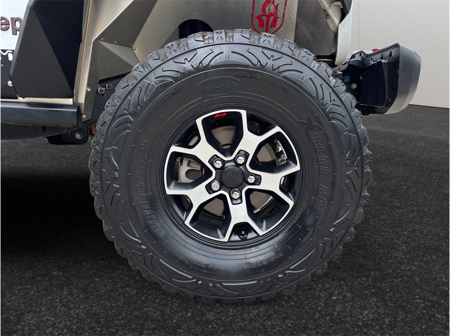 Used 2018 Jeep Wrangler Unlimited Rubicon w/ Steel Bumper Group AWD/4WD image 12