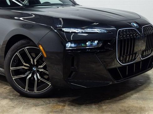 Used 2025 BMW i7 xDrive60 w/ Executive Package image 7