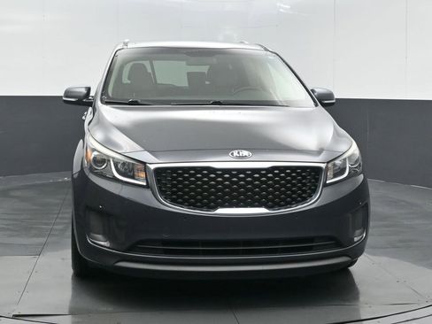 Used 2017 Kia Sedona LX w/ LX Essentials Premium Package image 4