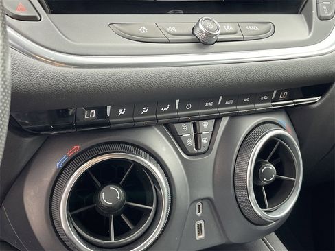 Used 2023 Chevrolet Blazer LT image 23