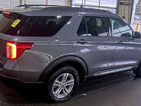Used 2022 Ford Explorer XLT image 4