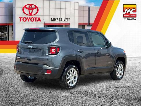Used 2023 Jeep Renegade Latitude AWD/4WD image 5