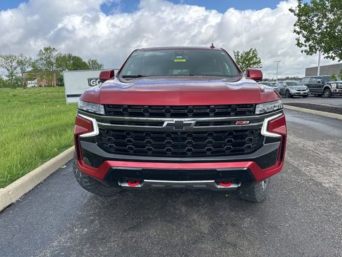 Used 2022 Chevrolet Suburban Z71 w/ Luxury Package AWD/4WD image 2
