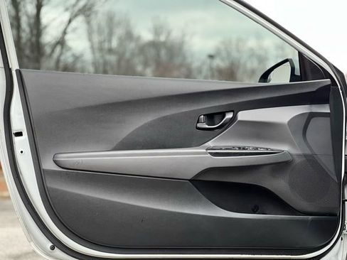 Used 2019 Hyundai Veloster 2.0 image 10