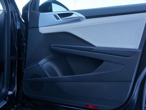 Certified 2025 Volkswagen Taos SE w/ Panoramic Sunroof Package image 62