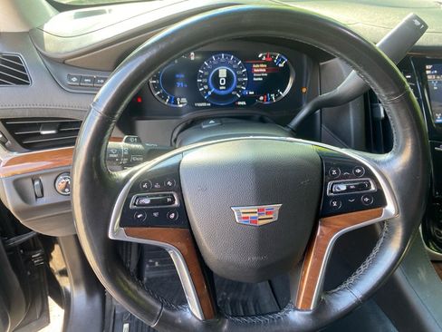 Used 2017 Cadillac Escalade ESV Luxury AWD/4WD image 13