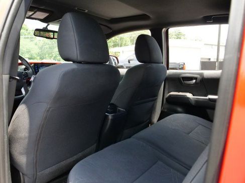 Used 2017 Toyota Tacoma TRD Sport w/ Premium & Technology Package AWD/4WD image 28