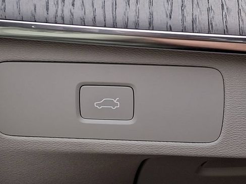 Certified 2025 Volvo XC90 B6 Plus w/ Protection Package Premier AWD/4WD image 27