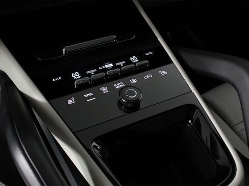 Used 2025 Porsche Cayenne S image 18