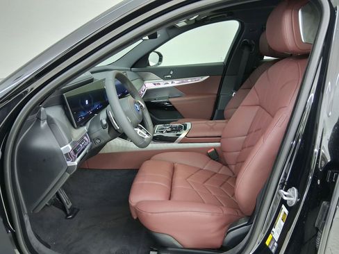 New 2026 BMW 750e xDrive w/ Premium Package image 3