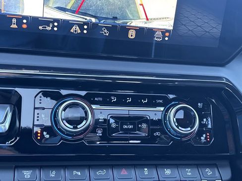 Used 2024 GMC Sierra 2500 AT4X image 42