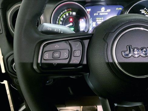 Used 2023 Jeep Wrangler Unlimited image 17