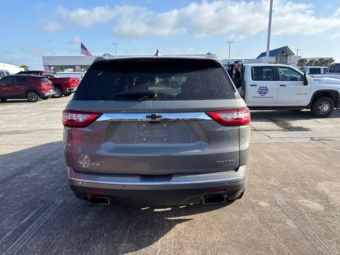 Used 2019 Chevrolet Traverse Premier w/ Driver Confidence II Package FWD image 5