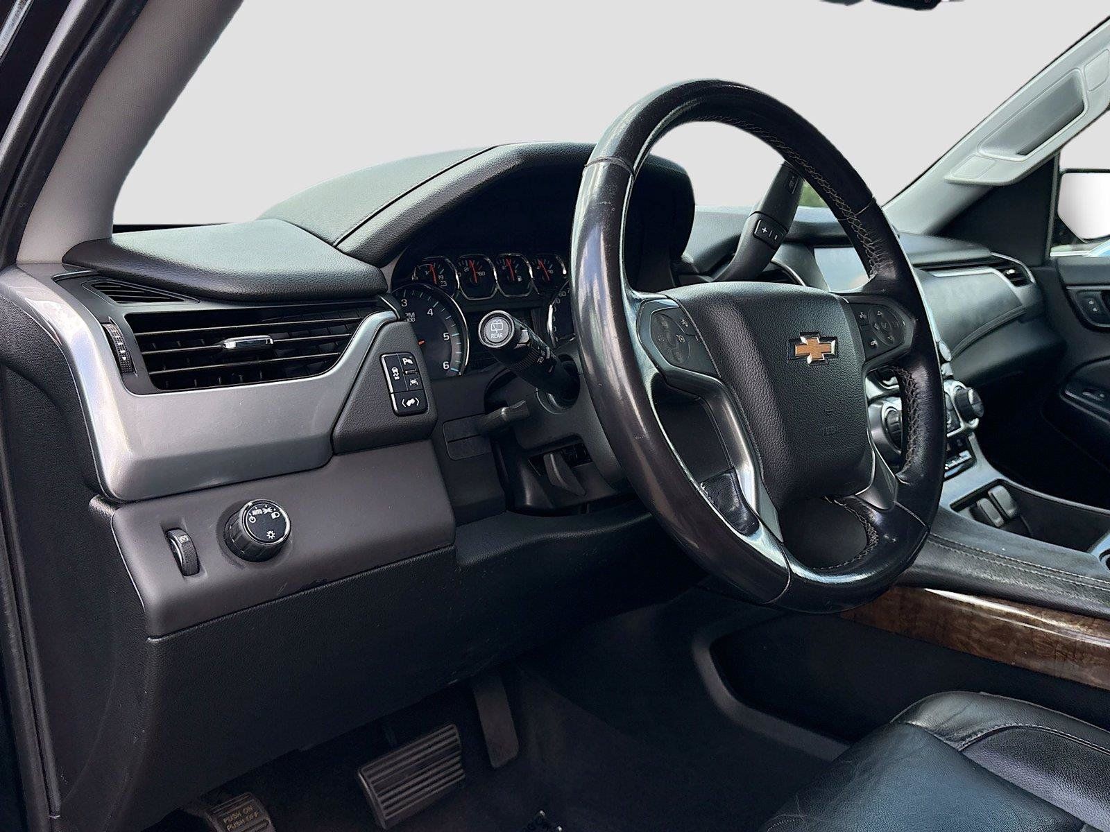 Used 2020 Chevrolet Suburban LT RWD image 9