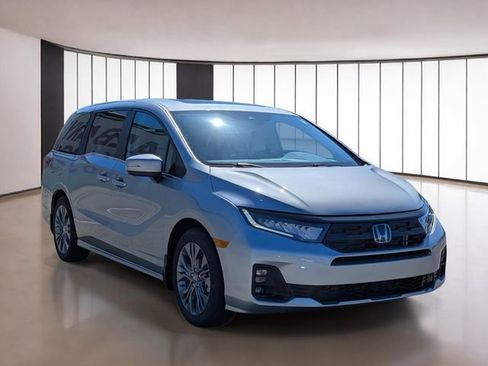 New 2026 Honda Odyssey Touring image 4