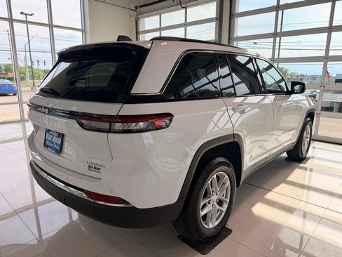 Used 2024 Jeep Grand Cherokee Laredo X w/ Luxury Tech Group I AWD/4WD image 6