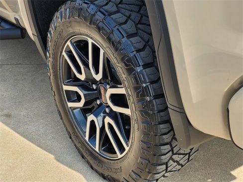 Used 2022 GMC Sierra 1500 AT4 w/ AT4 Premium Package image 7