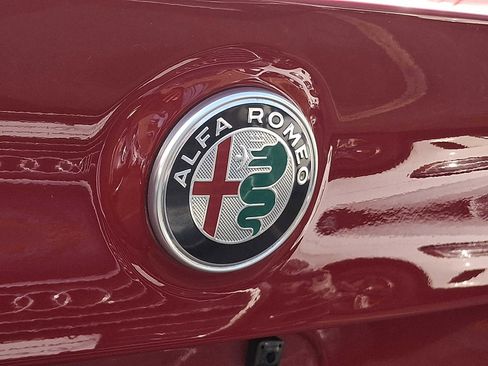 Used 2018 Alfa Romeo Giulia AWD image 29