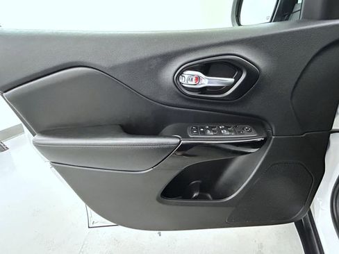 Used 2021 Jeep Cherokee Latitude Plus AWD/4WD image 9