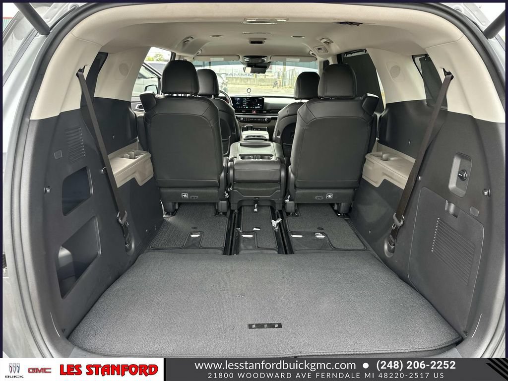 Used 2025 Kia Carnival EX FWD image 11