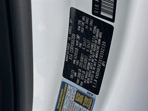 Used 2026 Kia Carnival FWD image 12