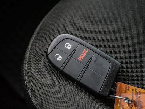 Used 2023 Jeep Renegade Latitude AWD/4WD image 39