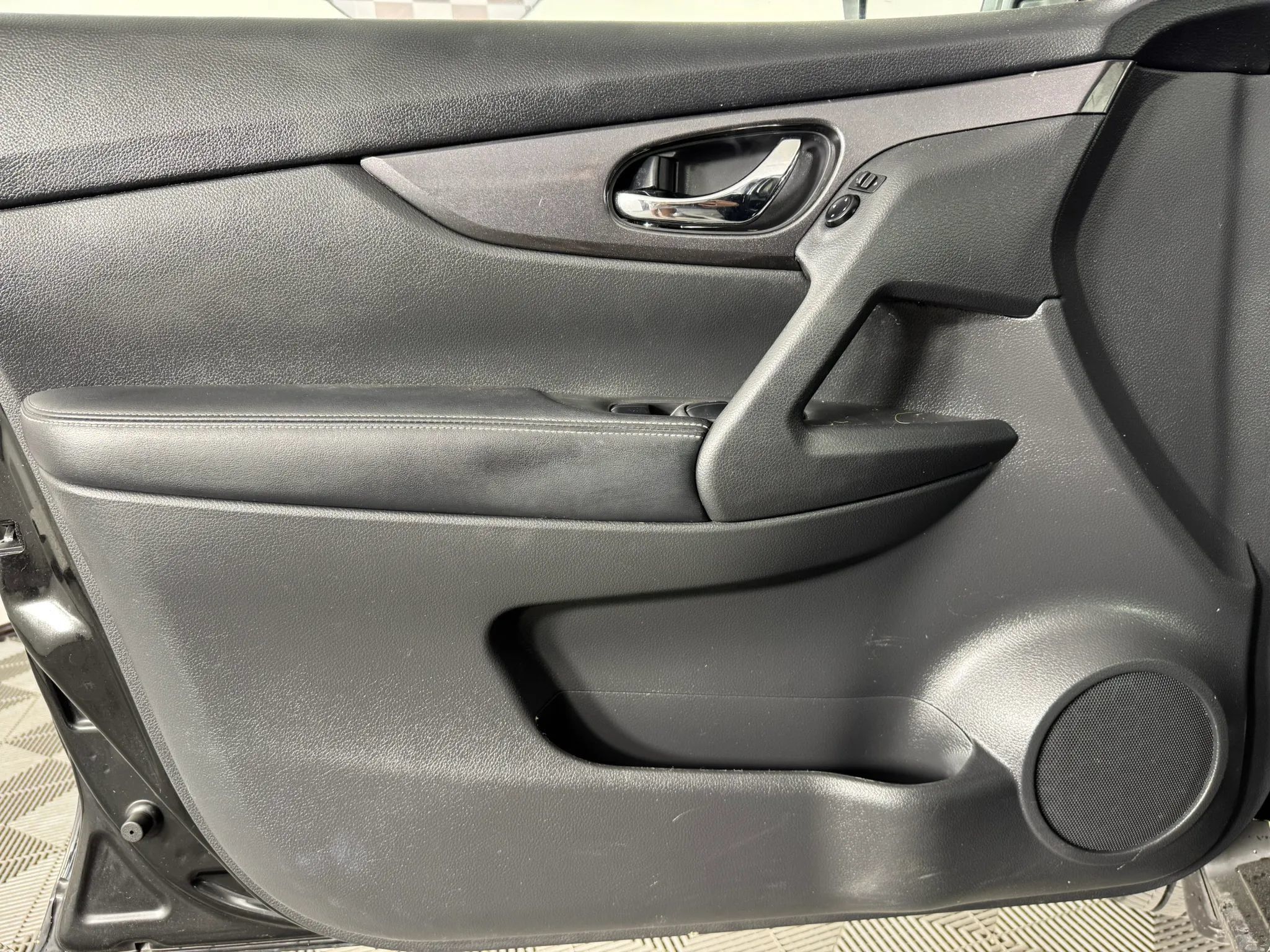 Used 2020 Nissan Rogue SV AWD/4WD image 35