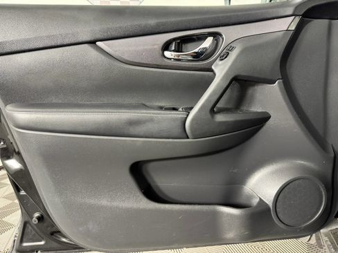 Used 2020 Nissan Rogue SV AWD/4WD image 35